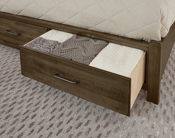 MANSION BED WITH FOOTBOARD STORAGE