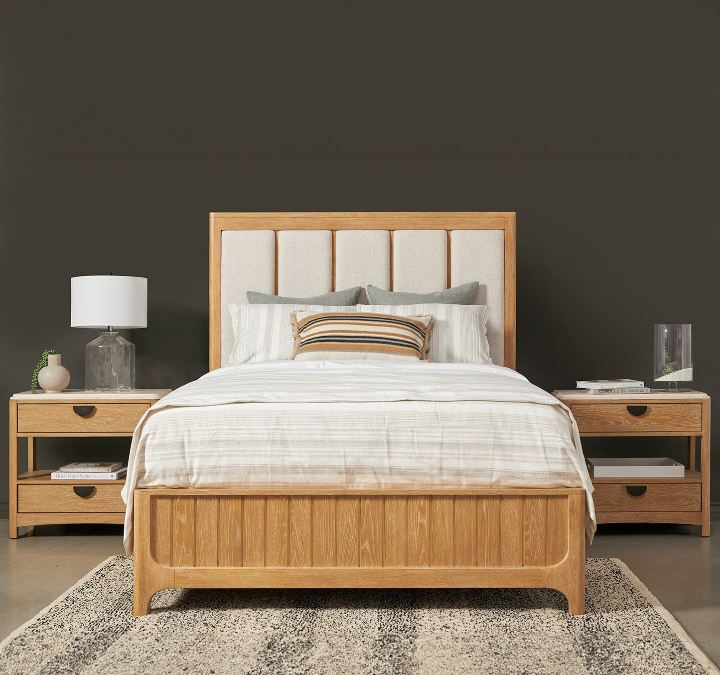 ESCAPE KING PANEL BED