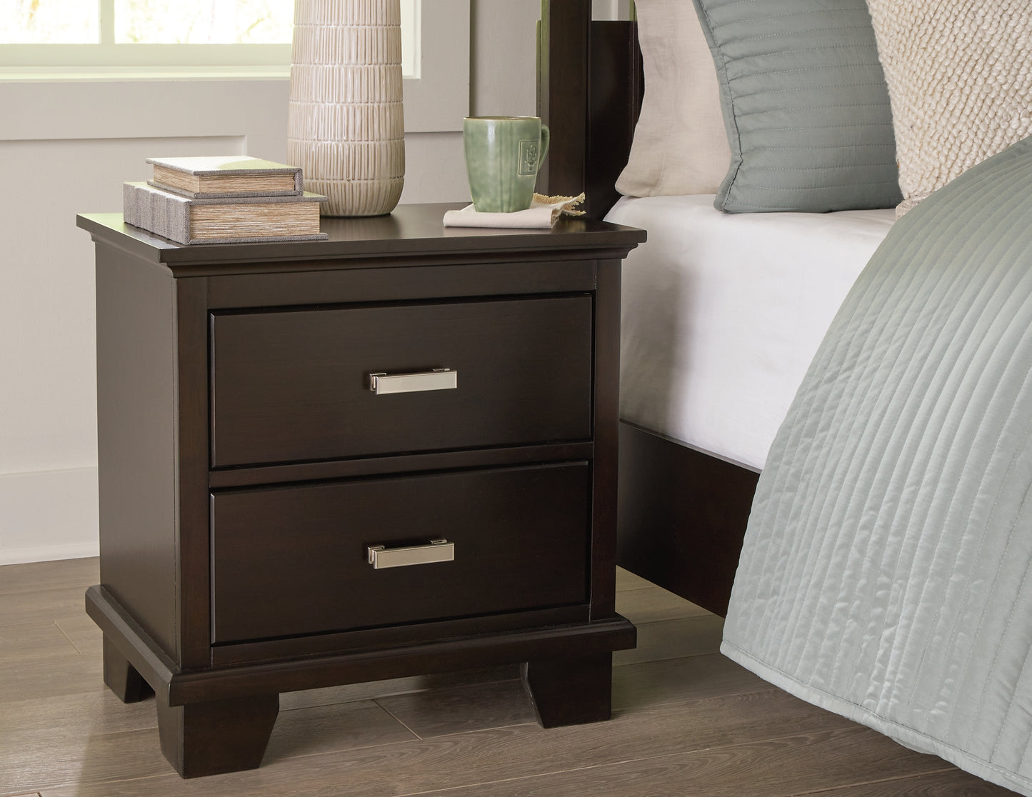 Covetown Twin Panel Bed with Mirrored Dresser, Chest and 2 Nightstands